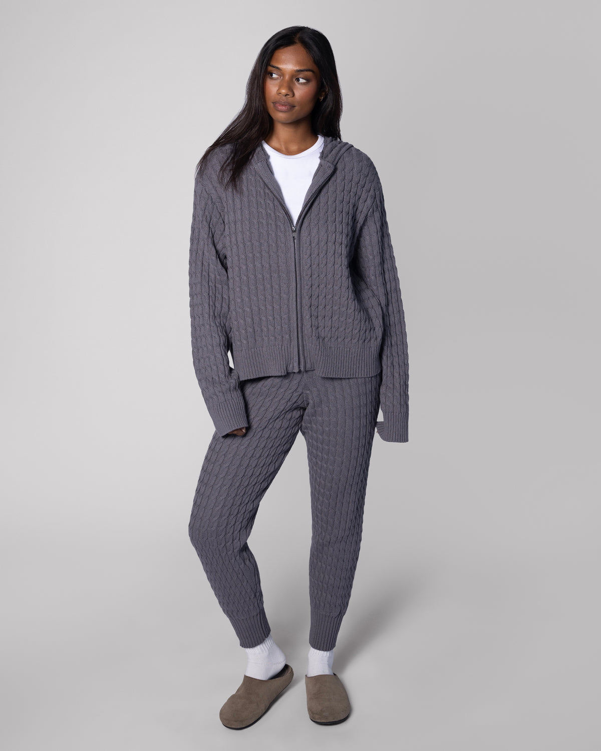 [Charcoal Grey] - Model